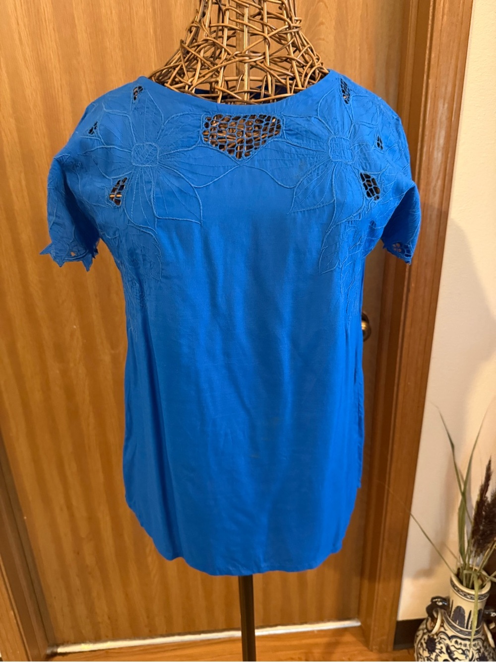 Vintage Satyuga Hawaii Blue Cutwork Embroidered Rayon Blouse Size SM Om Mani